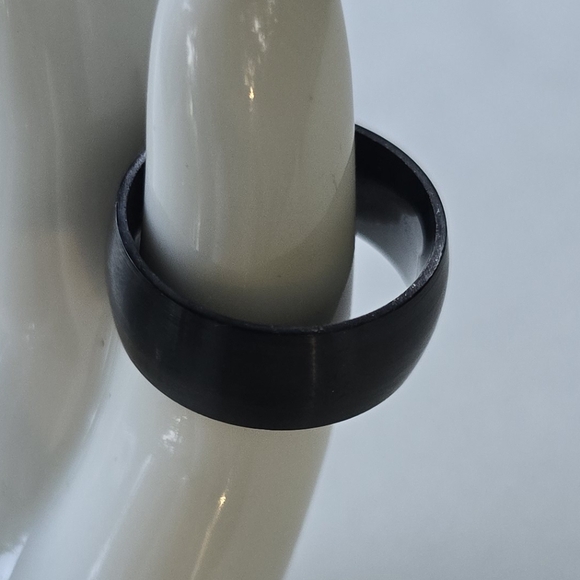 🖤 Smooth Matte Black Ring - Picture 3 of 7